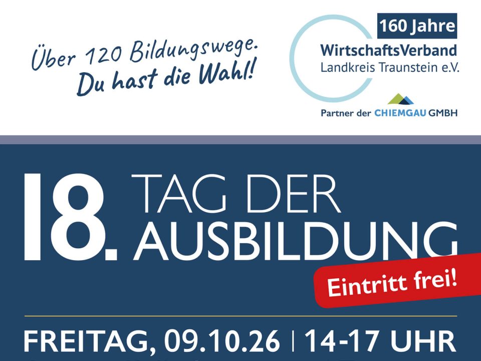Im Vordergrund steht eine Infografik mit blauem und weißem Hintergrund. Links oben ist handschriftlich der Satz 'Über 120 Bildungswege. Du hast die Wahl!' zu lesen. Rechts oben befindet sich ein rundes Logo mit der Aufschrift '160 Jahre Wirtschaftsverband Landkreis Traunstein e.V.' und darunter 'Partner der CHEMEGA GMBH'. Im Zentrum steht groß und deutlich '18. Tag der Ausbildung', daneben ein rotes Feld mit der Aufschrift 'Eintritt frei!'. Unten werden Datum und Uhrzeit angegeben: 'Freitag, 09.10.26 | 14-17 Uhr'.